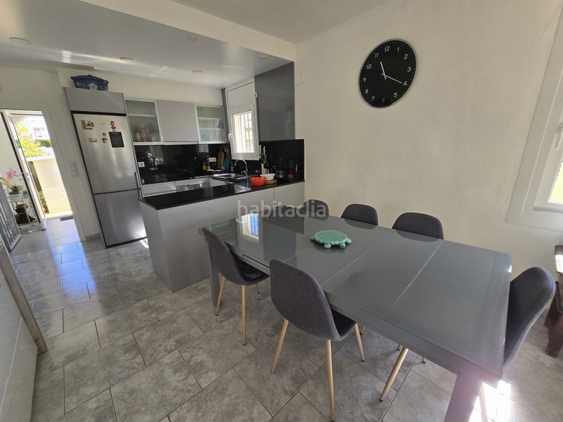 Foto f0dd5cfb-ea55-424c-a68e-4693a7311b2a. Casa amb aparcament piscina a Peni Empuriabrava