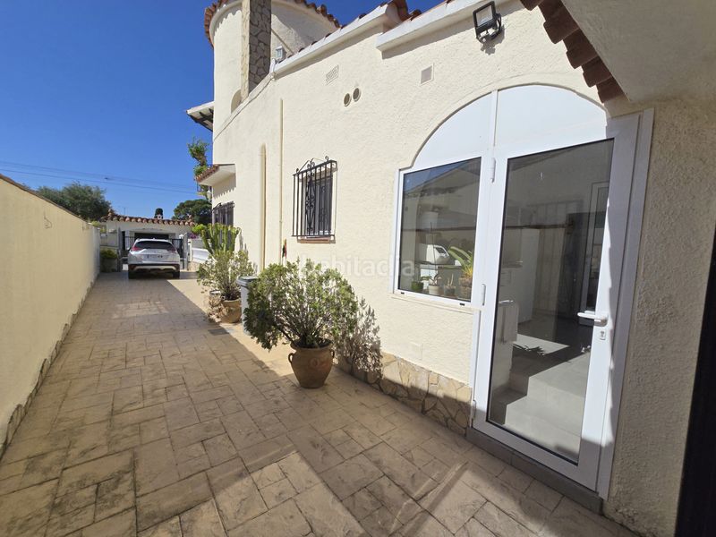 Foto f36ac31e-38ec-4474-8233-bc3c21cd1025. Casa amb aparcament piscina a Peni Empuriabrava