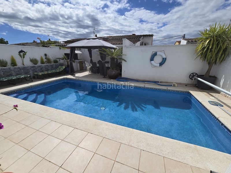 Foto 465000c2-1e13-4a93-91e1-ee5ab1b6e018. Casa adossada amb xemeneia aparcament piscina a Puigmal - Mas Nou Empuriabrava