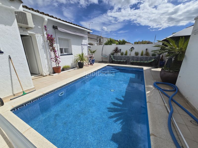 Foto 57d995ba-095e-49c6-937c-78404251d67e. Casa adossada amb xemeneia aparcament piscina a Puigmal - Mas Nou Empuriabrava