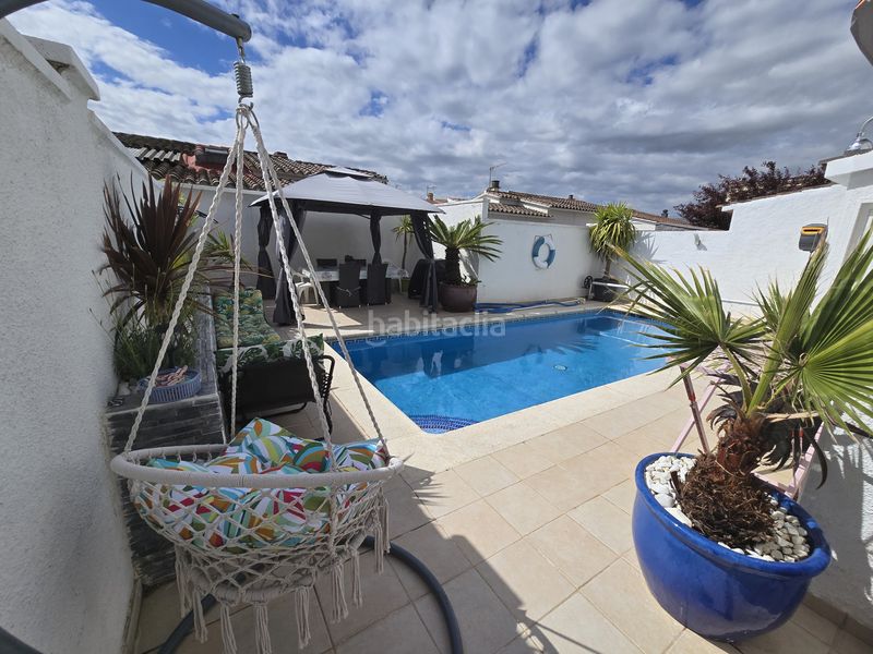 Foto bc032f2e-e635-41b1-bd34-dc7ec5dfa689. Casa adossada amb xemeneia aparcament piscina a Puigmal - Mas Nou Empuriabrava