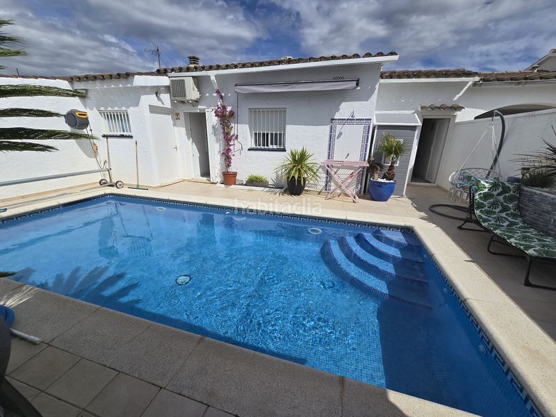 Foto ca627790-2edb-422a-b1c8-c93d80f7a469. Casa adossada amb xemeneia aparcament piscina a Puigmal - Mas Nou Empuriabrava