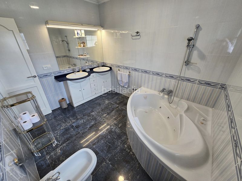 Foto 56f8fce2-8095-4229-886c-4f0200fa0f97. Casa amb xemeneia calefacció aparcament piscina a Empuriabrava