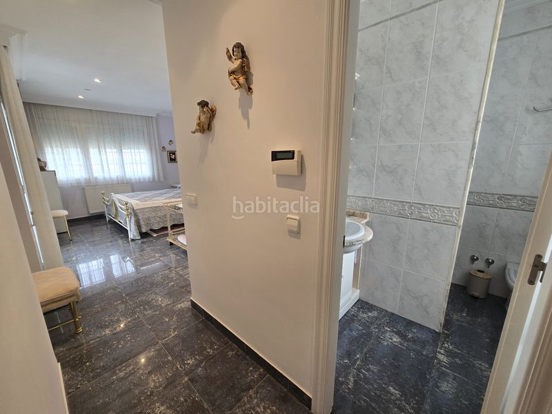 Foto b919380e-27fe-4cd8-ba23-00a09dfa45e6. Casa amb xemeneia calefacció aparcament piscina a Empuriabrava
