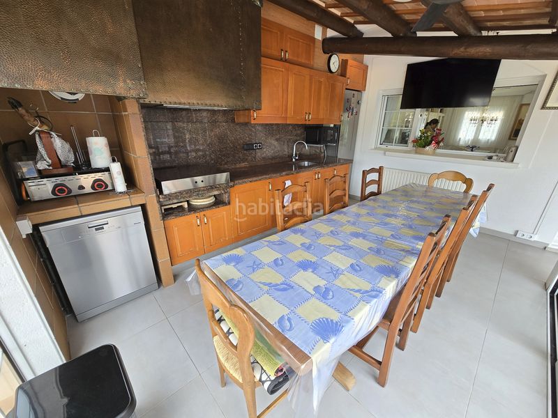Foto ef40674f-c085-4628-9a50-c5268e708a54. Casa amb xemeneia calefacció aparcament piscina a Empuriabrava