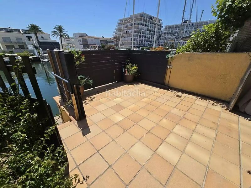 Foto a20575d9-ea17-41fe-a023-f668d49f9921. Apartament amb aparcament a Salins - Cavall de Mar Empuriabrava