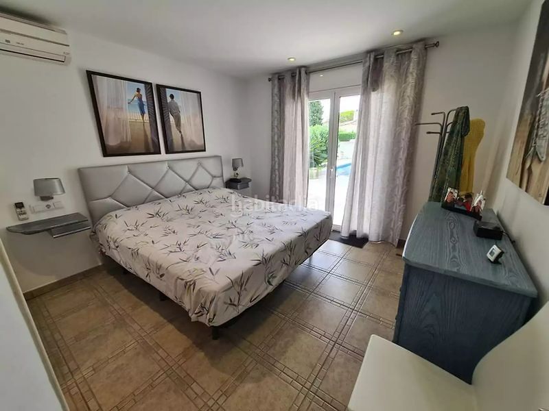 Foto fcdbb840-6704-4626-ada1-a66031bbf063. Casa amb calefacció aparcament piscina a Peni Empuriabrava