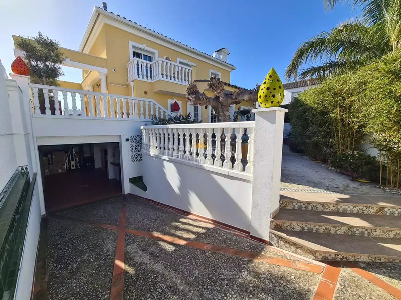Foto 97dab80f-95b1-4c04-9955-7bef9194b452. Casa amb calefacció aparcament piscina a Francolí - Freser - Noguera Empuriabrava