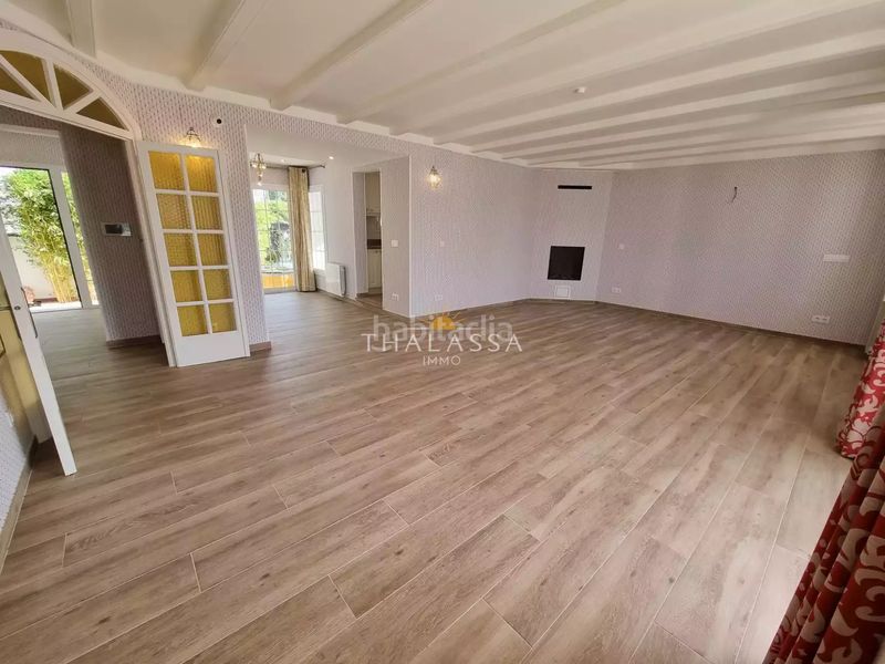 Foto f61696bd-3c72-476a-8975-89659390d543. Casa amb calefacció aparcament piscina a Francolí - Freser - Noguera Empuriabrava