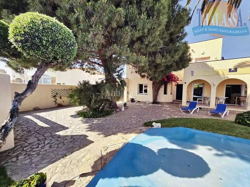 Foto 16c61efb-c7a6-41bb-b9dd-1c1028c1fc37. Casa amb calefacció aparcament piscina a Requesens Empuriabrava