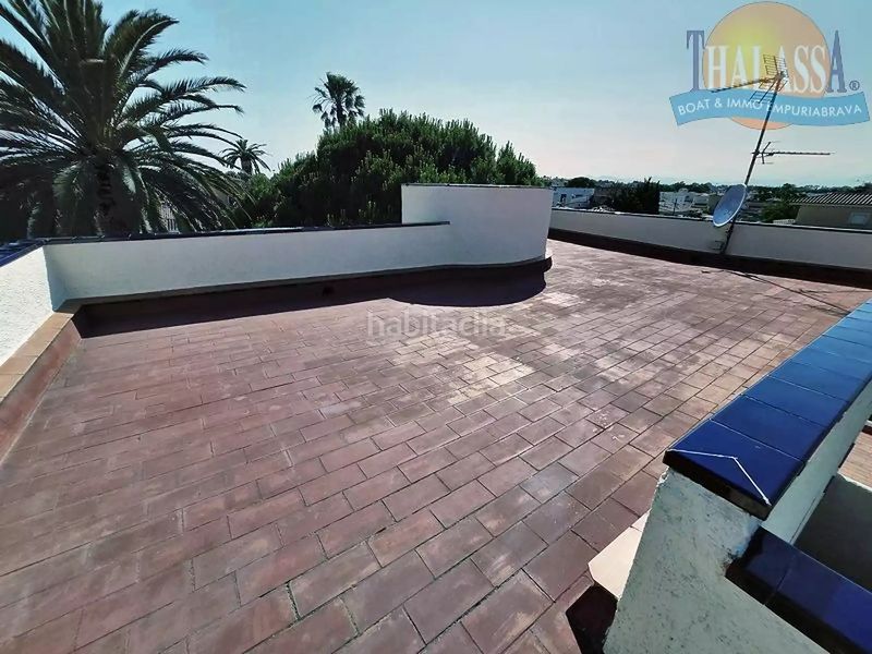 Foto 3cc3497f-905f-43a2-810f-b04b151f1a80. Casa amb calefacció aparcament piscina a Requesens Empuriabrava