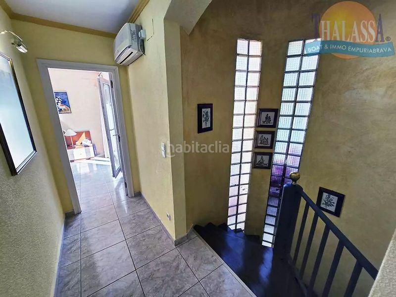Foto 6e08b577-d58f-45ca-8ff5-fb70e5e9f718. Casa amb calefacció aparcament piscina a Requesens Empuriabrava
