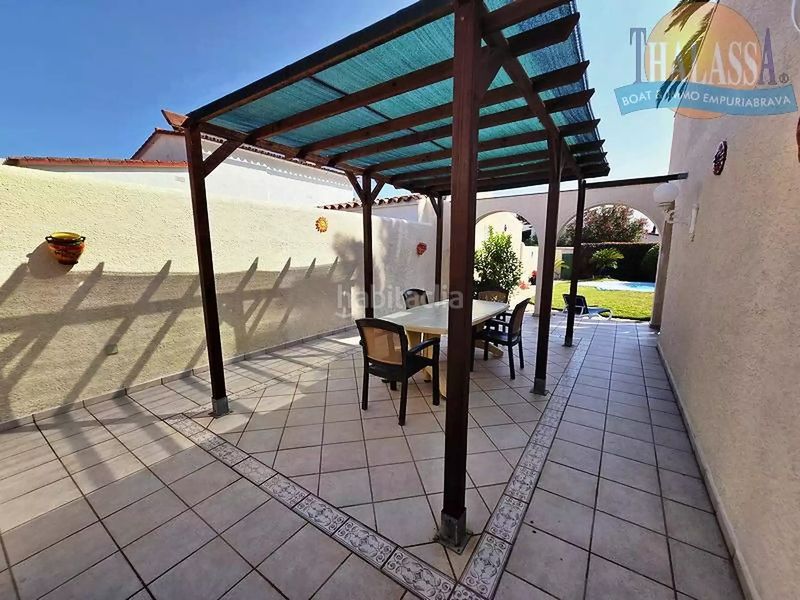 Foto 86424319-9986-4cfc-bd06-85795fec261c. Casa amb calefacció aparcament piscina a Requesens Empuriabrava