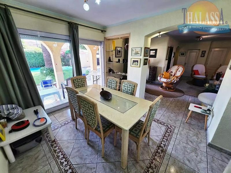 Foto c4957306-15f7-4959-b384-a06c0067dc9d. Casa amb calefacció aparcament piscina a Requesens Empuriabrava