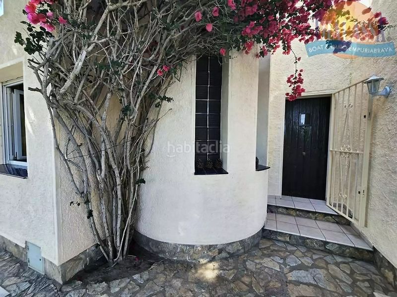 Foto ef9a385a-45cd-4730-9e82-de2da603166e. Casa amb calefacció aparcament piscina a Requesens Empuriabrava