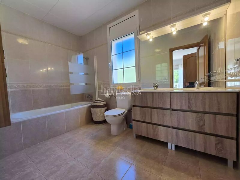 Foto c9e53559-6ac6-4fb8-9530-923a06776678. Casa amb calefacció aparcament piscina a Pau