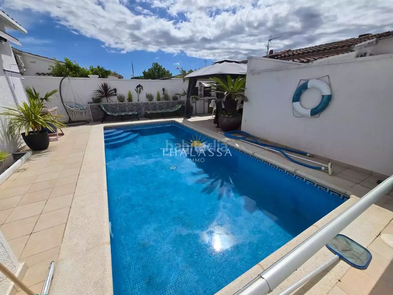 Foto 30726b7f-aaf9-4ab6-bf10-ddd8f5fc6bbe. Casa amb aparcament piscina a Puigmal - Mas Nou Empuriabrava