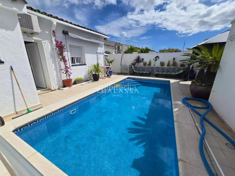 Foto f6d674a1-6bbd-4e35-8574-8c05e83b54ac. Casa amb aparcament piscina a Puigmal - Mas Nou Empuriabrava