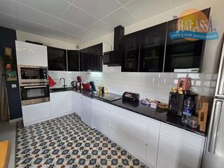Casa  Carrer puigmal. Casa con 3 habitaciones, piscina y licencia tur�stica