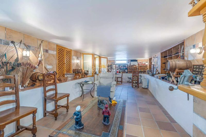 Foto 0b99c2d3-4f9b-4b23-949f-bca1d4145500. Casa amb calefacció aparcament piscina a Requesens Empuriabrava