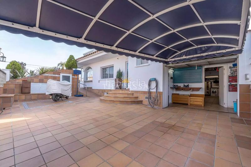 Foto 1ceba3a1-3d7e-41dd-be5f-8aa0826f3113. Casa amb calefacció aparcament piscina a Requesens Empuriabrava