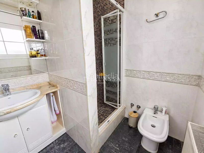 Foto 2aa4bdb4-d5b8-4031-a495-02bb6d1ed0f0. Casa amb calefacció aparcament piscina a Requesens Empuriabrava