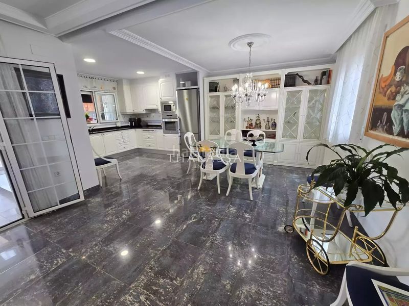 Foto 4355de7a-e3e8-4949-89e0-c9c603c7ab98. Casa amb calefacció aparcament piscina a Requesens Empuriabrava