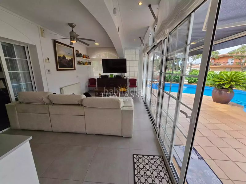 Foto 4fc697ff-2ac5-410c-bbd2-96c01bfac20a. Casa amb calefacció aparcament piscina a Requesens Empuriabrava