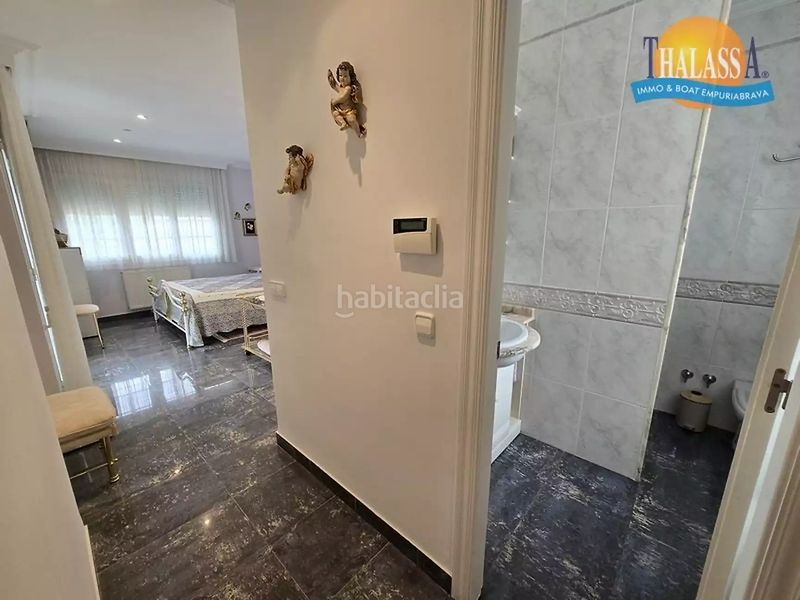 Foto 5faf218c-8348-4ce0-8a9e-021e1ba20e8d. Casa amb calefacció aparcament piscina a Requesens Empuriabrava