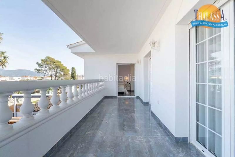 Foto 6c010b9e-1fdf-4d7d-ad46-cf9a8c3899f8. Casa amb calefacció aparcament piscina a Requesens Empuriabrava