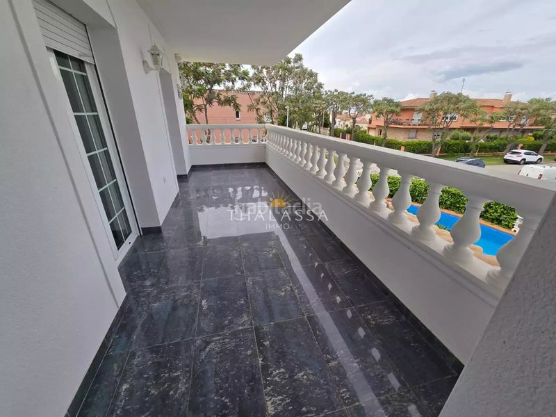Foto 76fb054d-d9cb-40fe-8555-ab5b722462f1. Casa amb calefacció aparcament piscina a Requesens Empuriabrava
