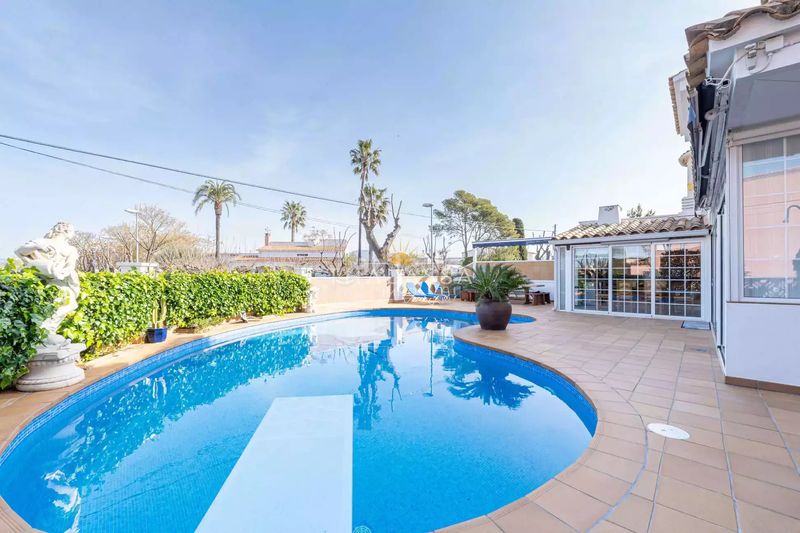 Foto 88152ccd-6292-422a-bd42-2b8784bc123b. Casa amb calefacció aparcament piscina a Requesens Empuriabrava