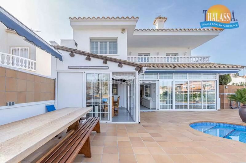 Foto d4cc4e0a-ce9a-473a-b939-861484bfcbc0. Casa amb calefacció aparcament piscina a Requesens Empuriabrava