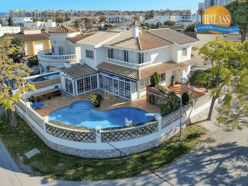 Foto d98b9ae7-d991-4a27-b95e-f1db255b2939. Casa amb calefacció aparcament piscina a Requesens Empuriabrava