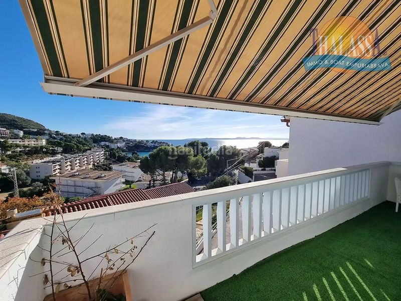 Foto 3ae37c10-885f-4cd0-aacb-c280f6b25aad. Casa adossada amb aparcament a Puig Rom-Canyelles-Almadrava Roses