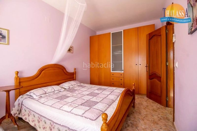 Foto 7dd7faf4-11e1-4e58-9418-17dc7cb9c7dd. Casa amb calefacció aparcament piscina a Carmençó Empuriabrava