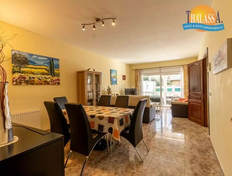 Foto 9277d919-2512-4592-91b9-58641ce6863c. Casa amb calefacció aparcament piscina a Carmençó Empuriabrava