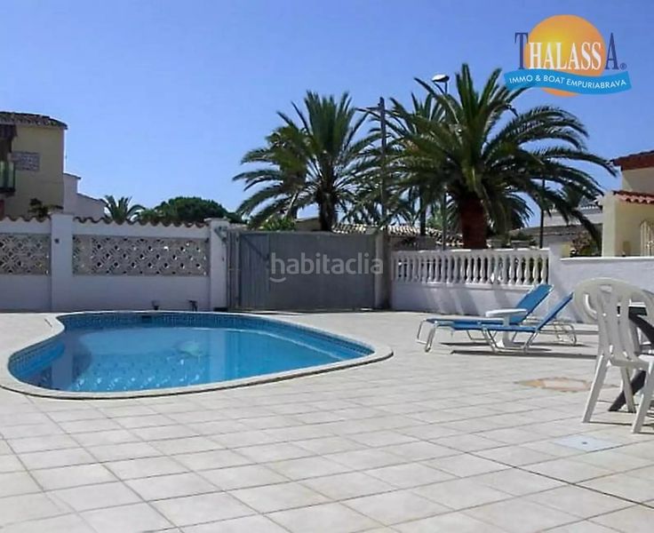 Foto a1c70612-f759-4ba6-8ef2-43ca8d4dde01. Casa amb calefacció aparcament piscina a Carmençó Empuriabrava