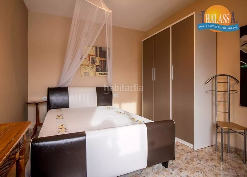 Foto a8098c2b-02ca-4650-b7e4-9964fb9f7763. Casa amb calefacció aparcament piscina a Carmençó Empuriabrava
