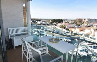 Pis a Calle del cap de la gola 28. Encantador apartamento con licencia turística y vistas al canal