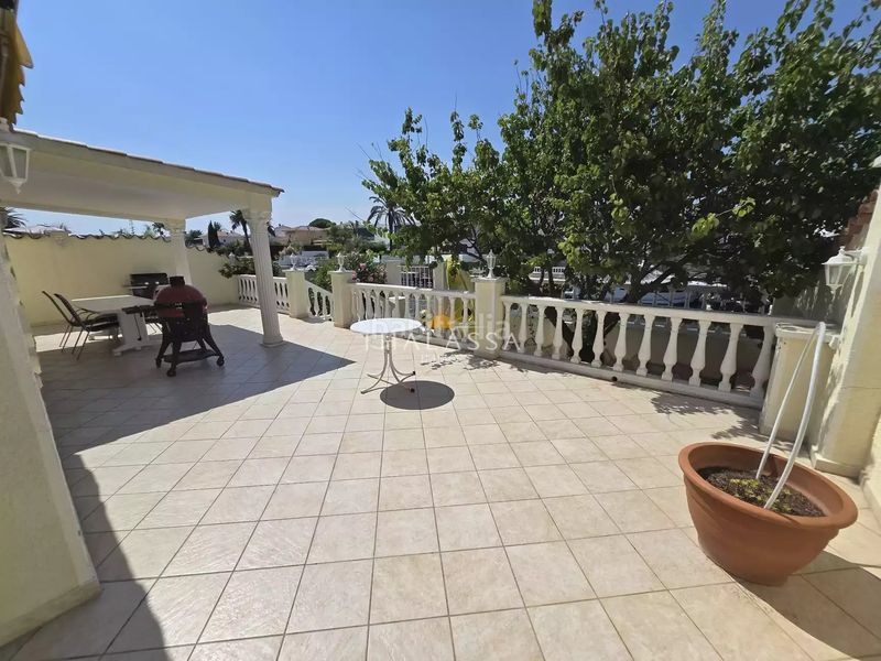 Foto 02693bf1-3eb6-42f3-9fe5-0b16ef2185e9. Casa amb aparcament a Segre - Ebre - Ter Empuriabrava
