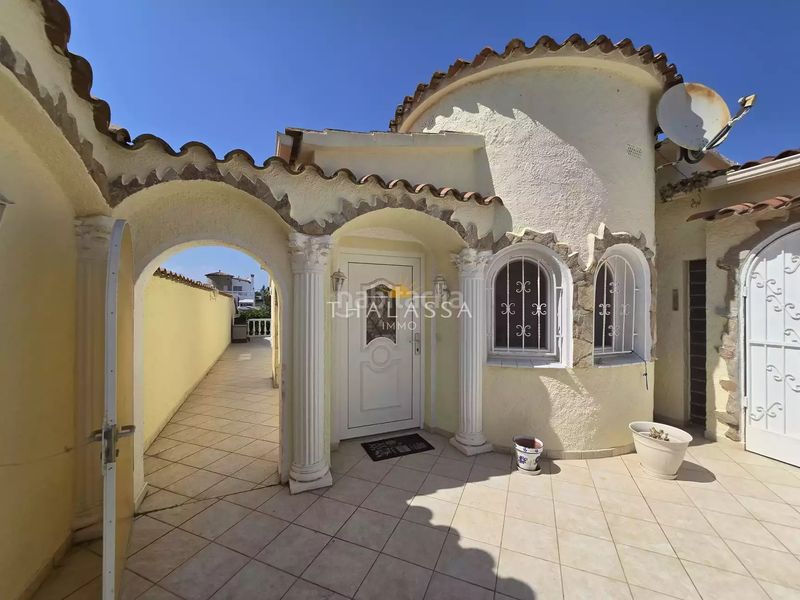 Foto 02b72939-14e7-4d05-9e9b-f32c82efbff5. Casa amb aparcament a Segre - Ebre - Ter Empuriabrava