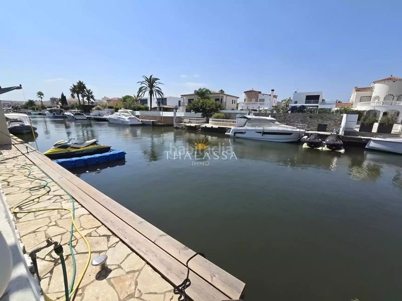 Foto 0ded742a-cb4c-4bb3-86f6-9e21d3afa742. Casa amb aparcament a Segre - Ebre - Ter Empuriabrava