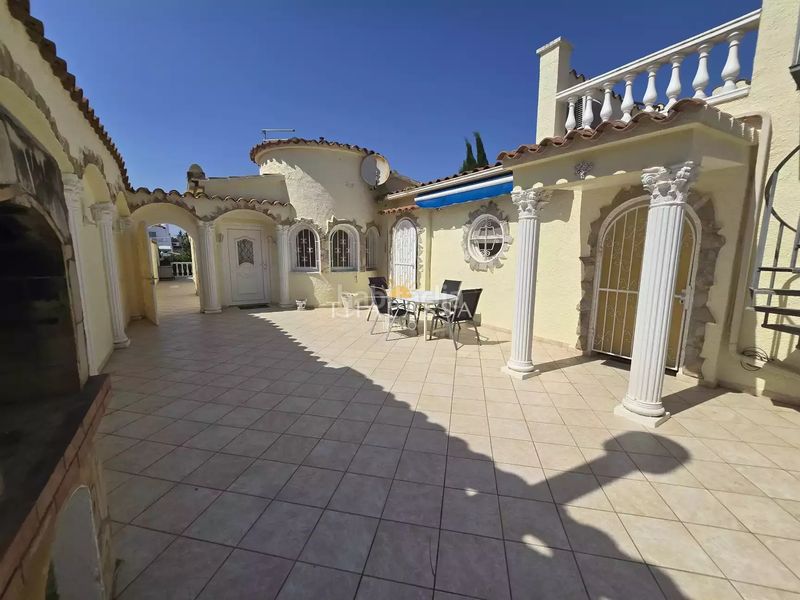 Foto 403abbcd-7691-4497-8d75-69de316365cc. Casa amb aparcament a Segre - Ebre - Ter Empuriabrava
