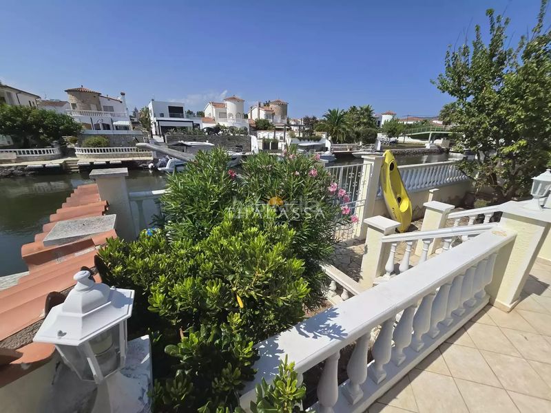 Foto 68bb8e51-20a0-40d5-b181-fc7719f532c1. Casa amb aparcament a Segre - Ebre - Ter Empuriabrava