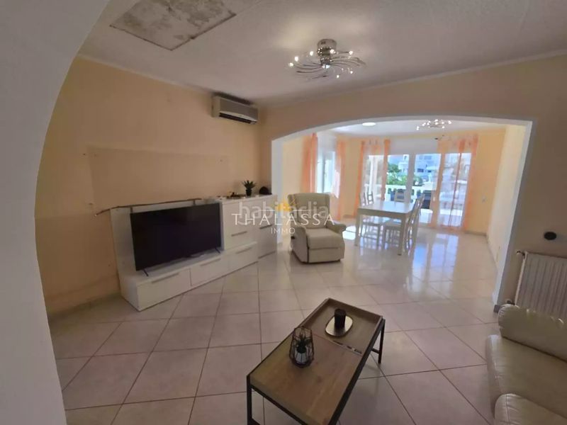 Foto 68ffdaad-0101-4b1c-b068-d3bba2b9f96e. Casa amb aparcament a Segre - Ebre - Ter Empuriabrava