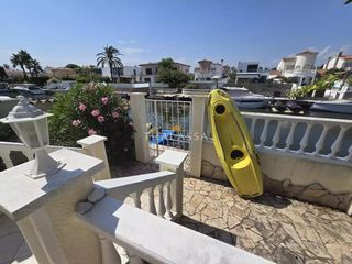 Casa  Ter. Villa de una sola planta con amarre de 12,5 m en canal ancho