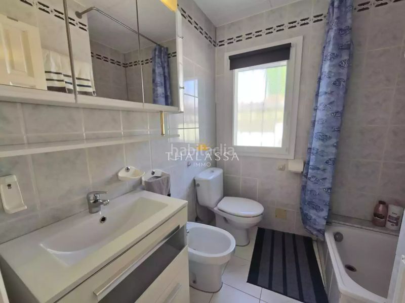 Foto b66c9dc3-7057-46b7-a35a-29b9f0df9336. Casa amb aparcament a Segre - Ebre - Ter Empuriabrava