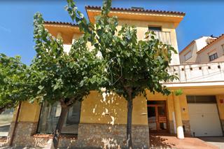 Aparcament cotxe  Avinguda de girona. Se vende plaza de aparcamiento muy amplia de 12 m2 junto con un