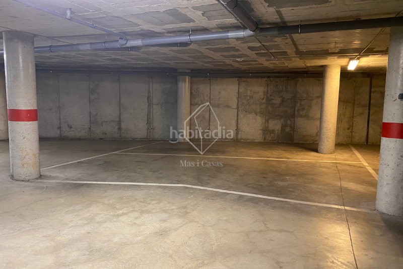 Foto 8d659e21-ee76-40f3-84f8-5233d93a45f3. Car parking in Eixample Residencial Escala (L´)